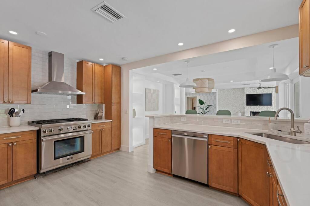 Waterfront-Heated Pool-Mini Golf-Game Room-2Mi Beach Fort Lauderdale Exterior foto